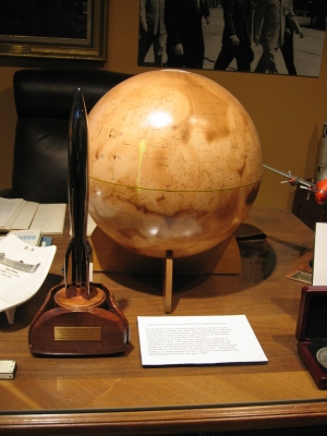 Closeup of von Braun's desk with the Retro Hugo